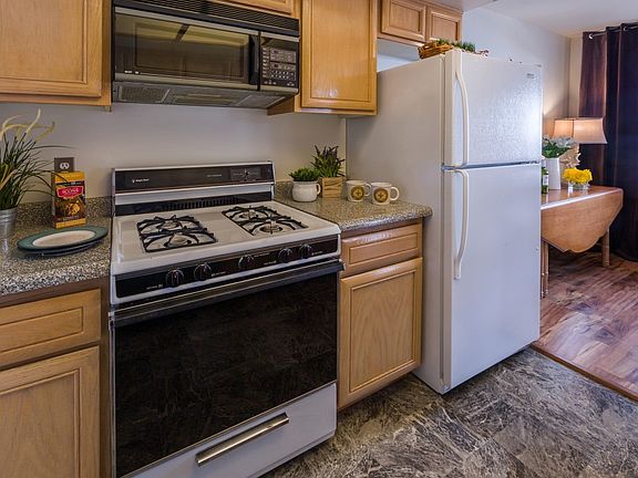 5th image of 613 E Magnolia Blvd APT 106