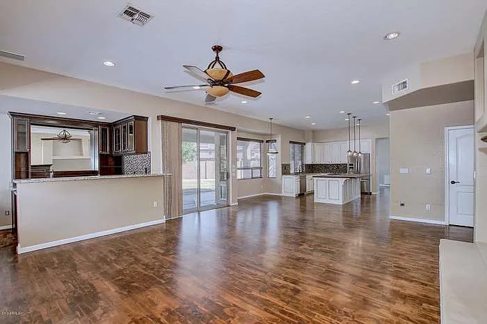 562 N Danielson Way — Photo 10