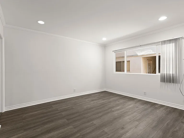 Huge Three Bedroom Available in West Hollywood — Photo 8