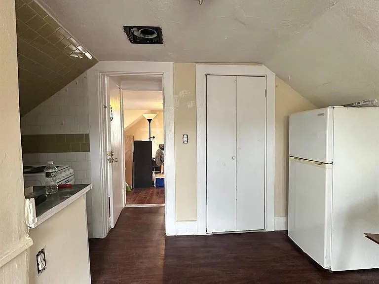 338 Somerville Ave — Photo 8