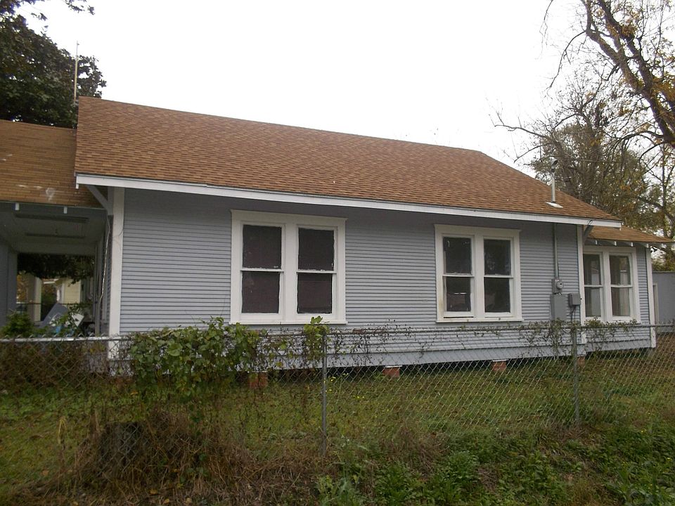 2nd image of 620 Adams St