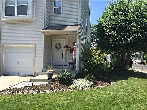 32 Grandview Ave Photo 1
