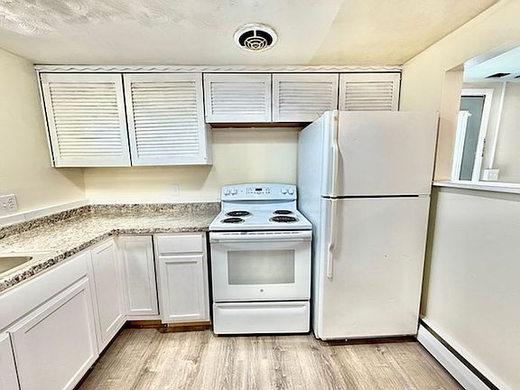 3rd image of 180 Laurel St