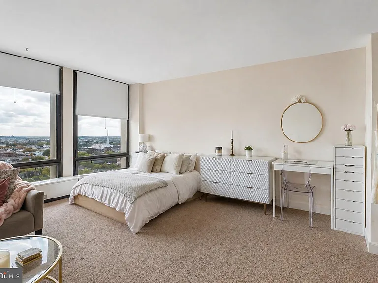 210 Locust St #19CW — Photo 1