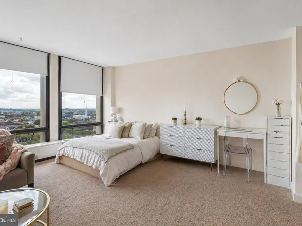 210 Locust St, Philadelphia, PA