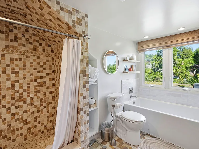 284 E Blithedale Ave — Photo 48