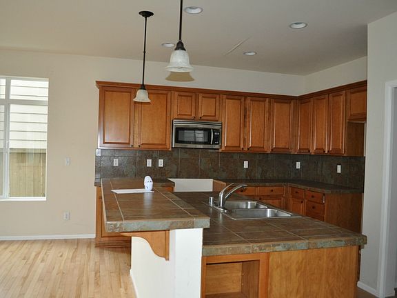 4th image of 4005 61st Ave E