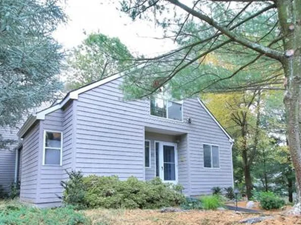 82 Hickory Hill Ln, Tappan, NY 10983