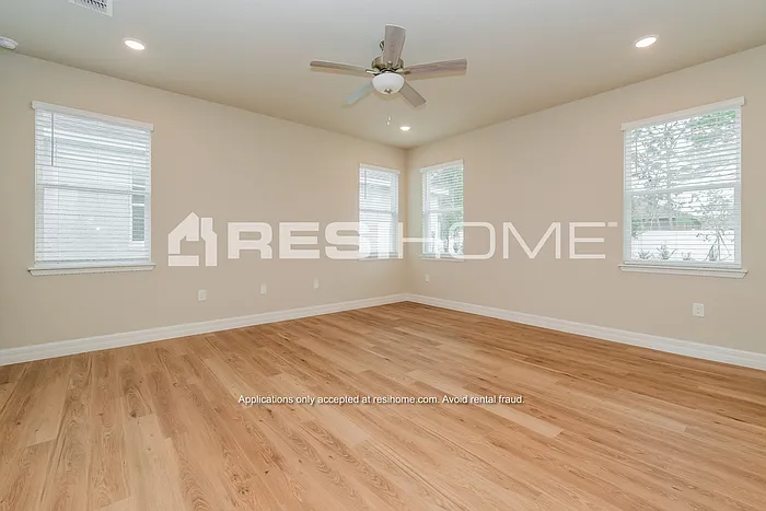 1702 Diane St — Photo 6