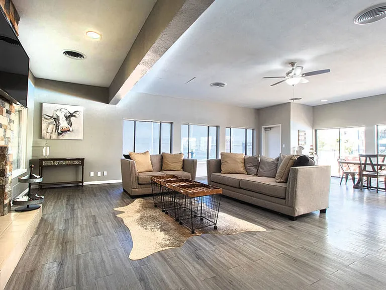 Reserve the Clubhouse For Entertaining Guests!