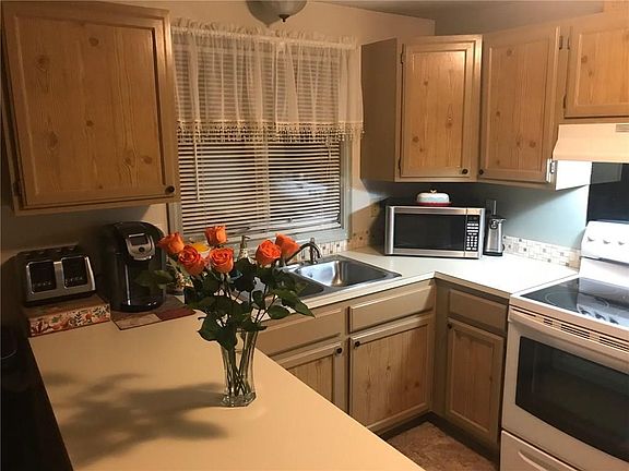 3rd image of 39 Sanwood Dr