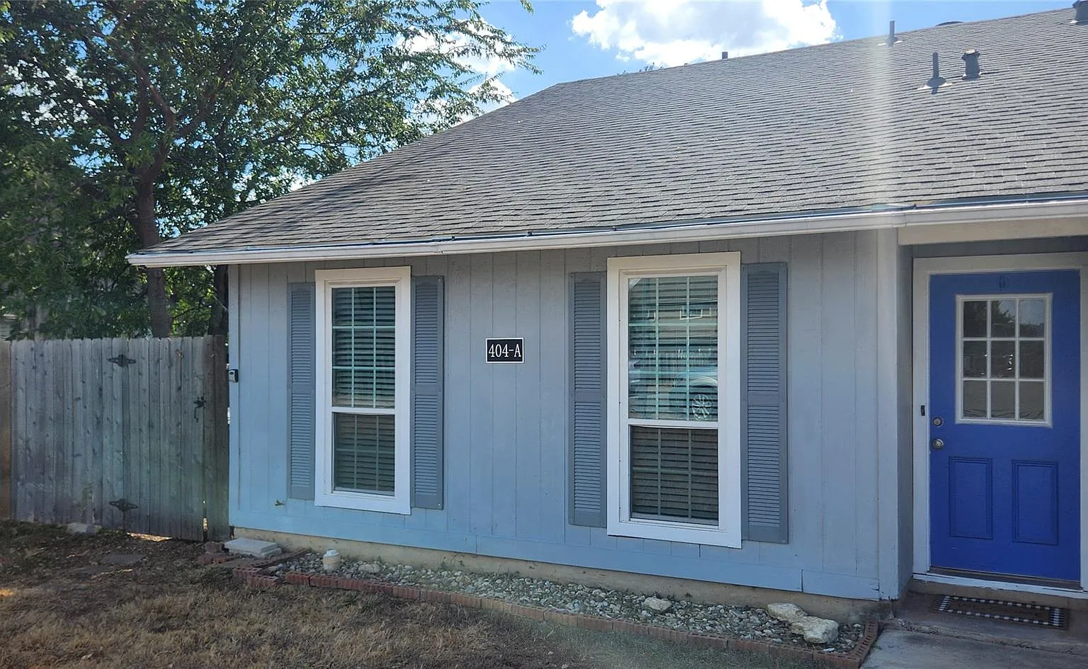 2 bed, 2.0 bath, 2468 sqft, $1,475 — Photo 2