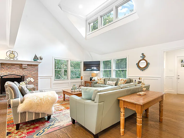 19 Barns Ln — Photo 4
