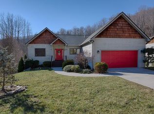 26 Constitution Ave, Waynesville, NC 28785