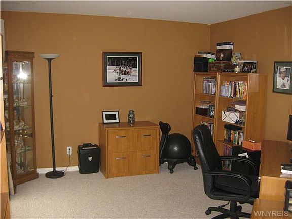 3rd image of 15 Creekwood Dr