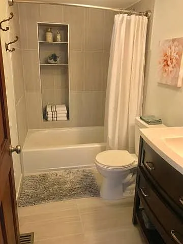 Second Story Full Bathroom.
