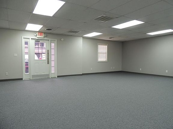 3rd image of 125 W Summer St