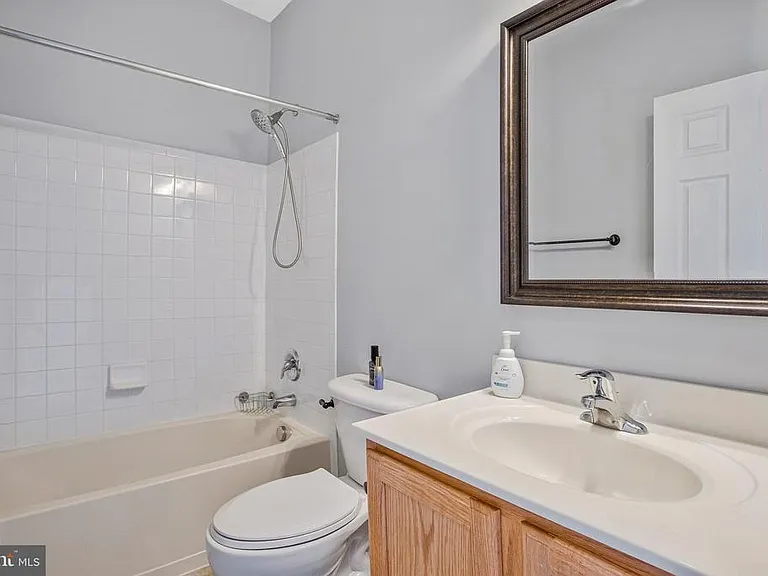 122 Lloyd St #211 — Photo 24