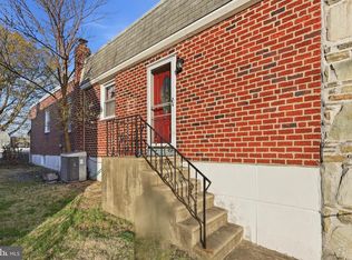 7039 Crease Ln, Philadelphia, PA 19128
