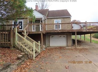 5225 Beechcrest Dr, Cross Lanes, WV 25313