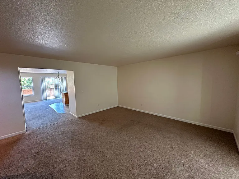3324 Mia St NE — Photo 7