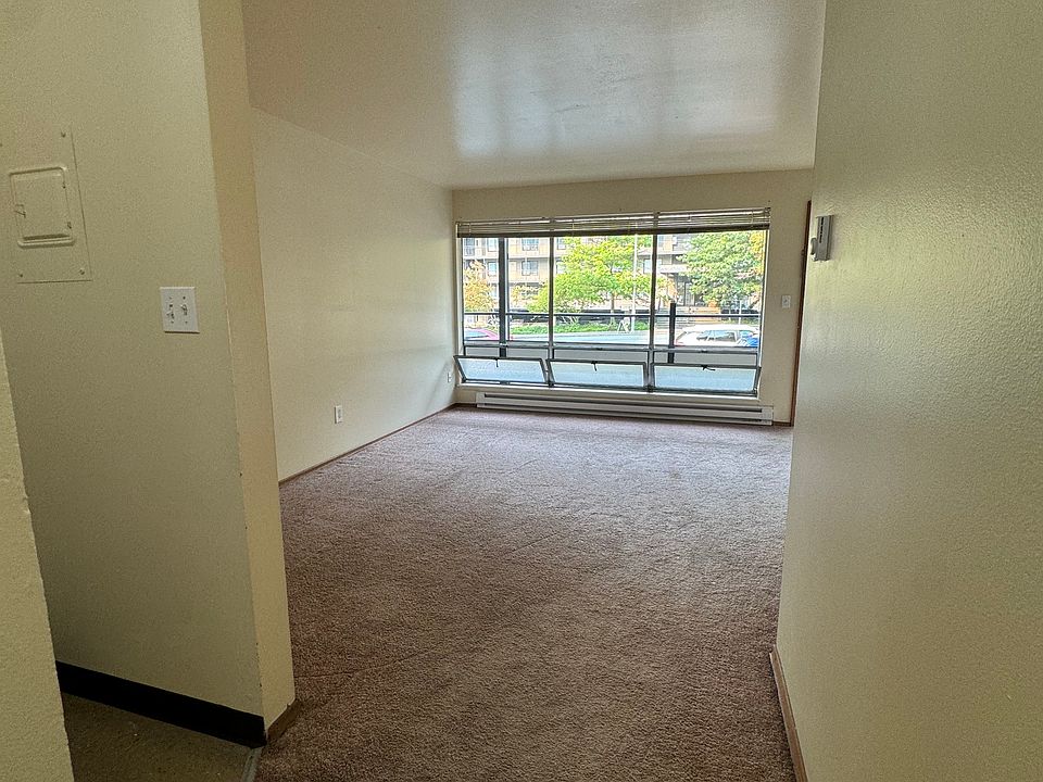 1st image of 4119 11th Ave NE #1003