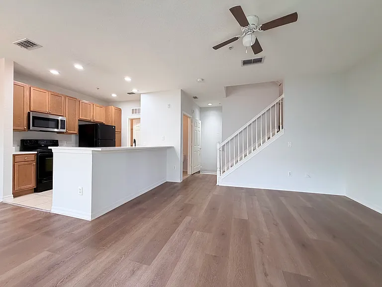 2334 Grand Central Pkwy #17 — Photo 7