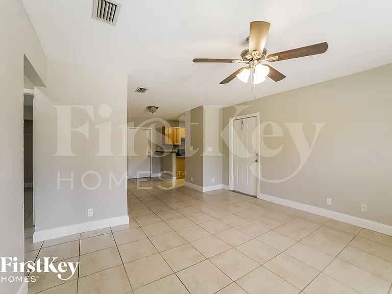 341 NE 34th Ct — Photo 3