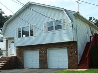 24-03 Arcadia Rd, Fair Lawn, NJ 07410