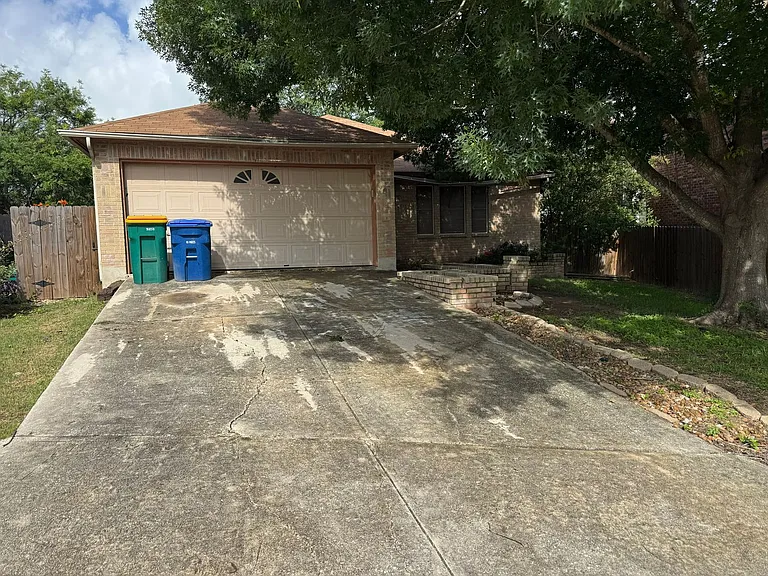 8003 Chestnut Manor Dr — Photo 2