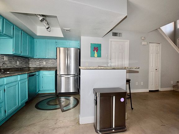 4th image of 1025 E Highland Ave Unit 39