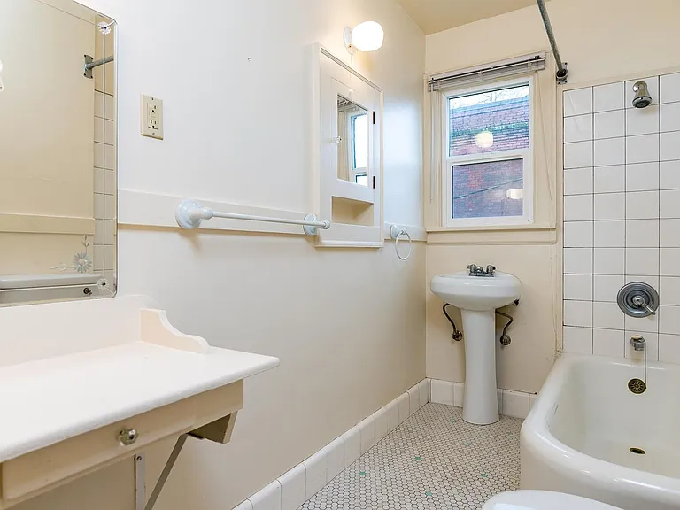 Westover Apartments — Photo 12