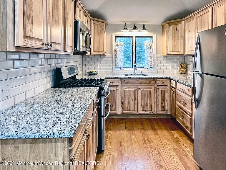 1032 2nd Ave — Photo 5