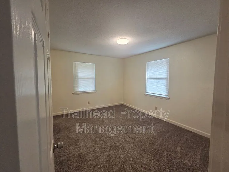 1302 E T C Lea Rd #T — Photo 6
