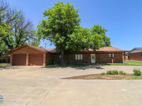 1021 NE 1st St, Earth, TX 79031