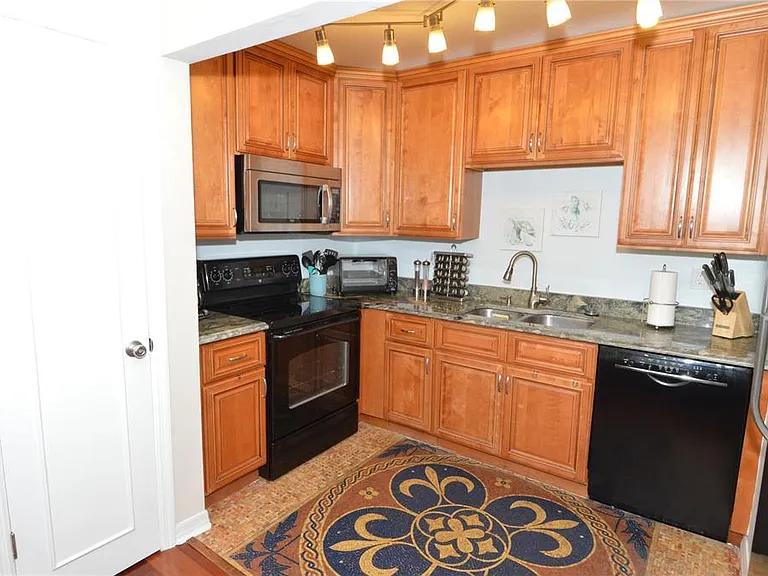 213 Seahorse Dr SE #B — Photo 11