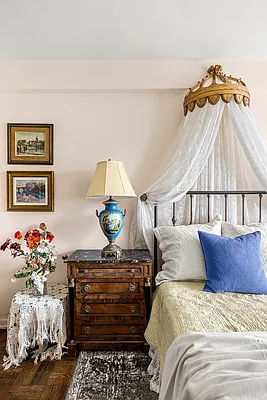 Sold by Compass | media 10