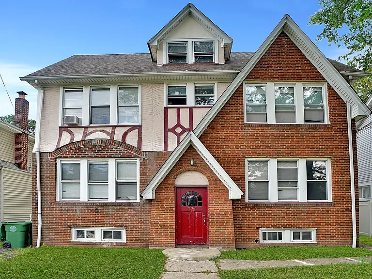 706 Chestnut St — Photo 2
