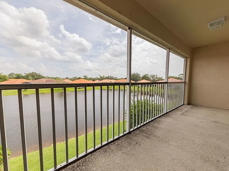 2218 Garden Lake Dr — Photo 8