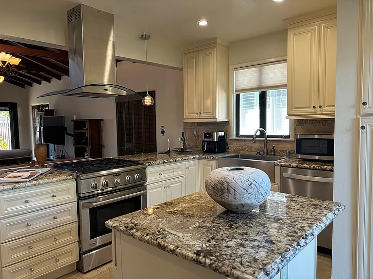2044 Monroe Ave — Photo 14