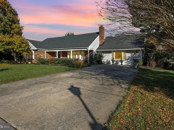 13805 Rippling Brook Dr, Silver Spring, MD 20906