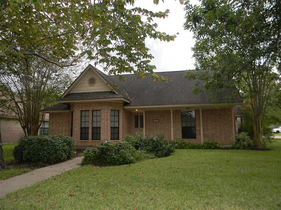 1st image of 102 Bumelia St