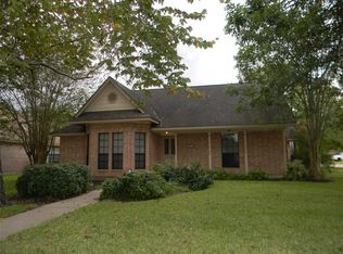 102 Bumelia St, Lake Jackson, TX 77566