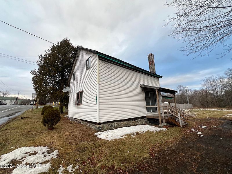 3rd image of 3186 Plank Road