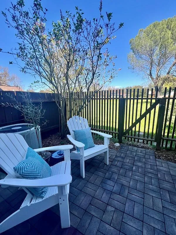2 bed, 2.5 bath, 1320 sqft, $3,100 — Photo 1