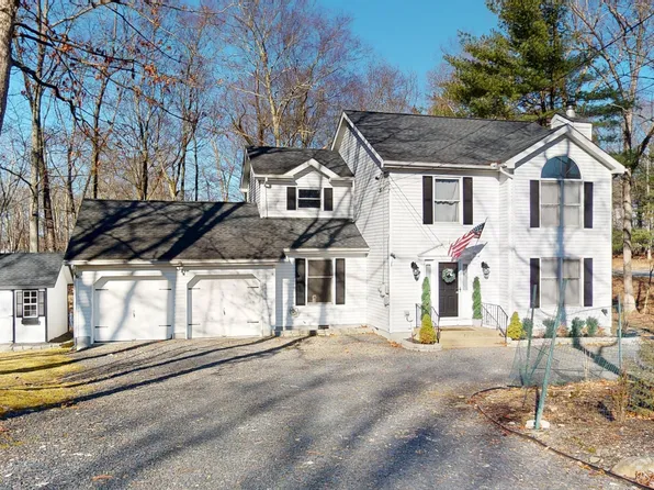 104 Dunchurch Dr, Bushkill, PA 18324