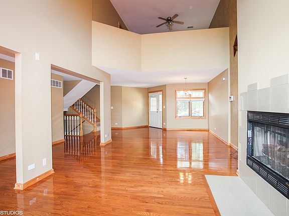 3rd image of 16819 Crystal Ct