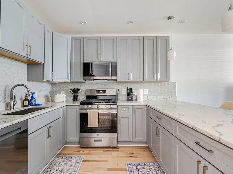 1331 Queen St NE — Photo 6