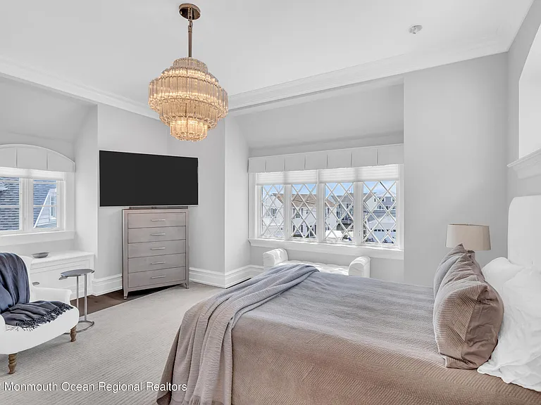 459 Normandy Dr — Photo 20