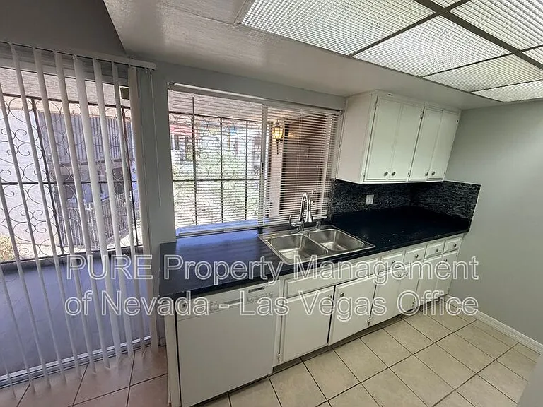 1405 Vegas Valley Dr #252-bldg 25 — Photo 7